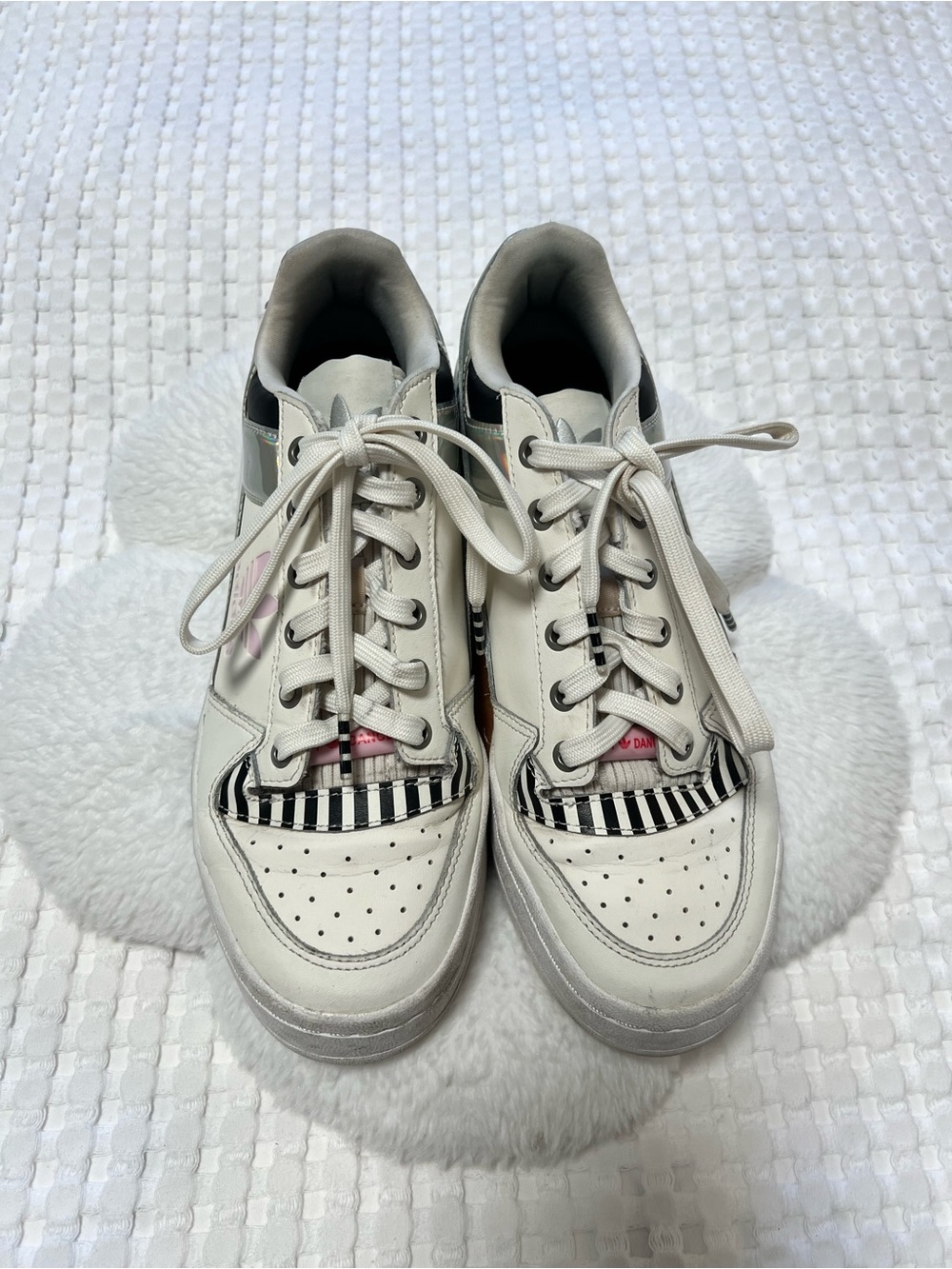 Adidas Size 9 Women’s Forum Bold I Love Dance Sneakers Striped - Picture 3 of 9